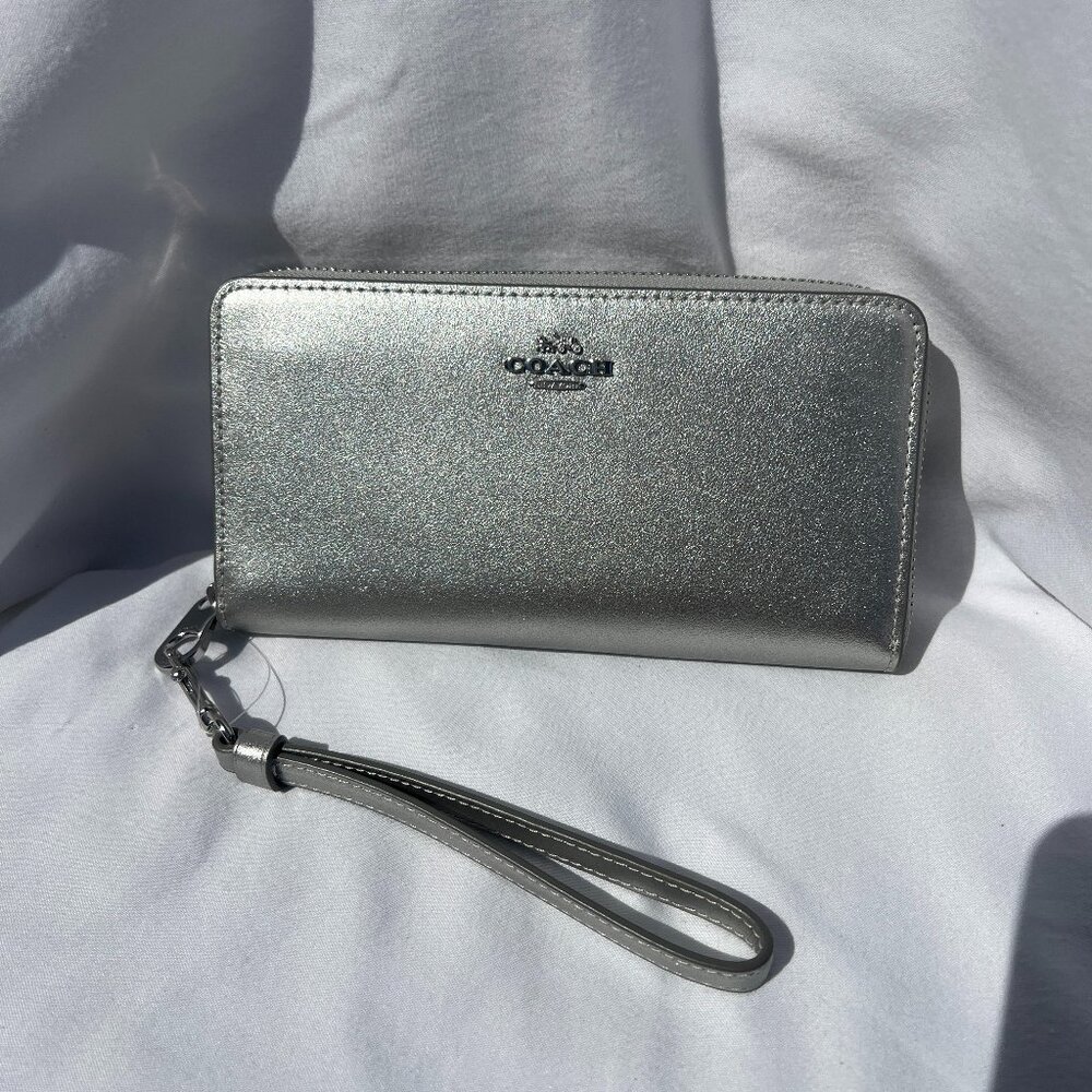 NWOT Coach Silver Continental Wallet